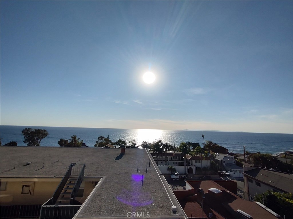 Straight on view of the ocean - 240 Moss Street 15, Laguna Beach CA 92651 - photo 2