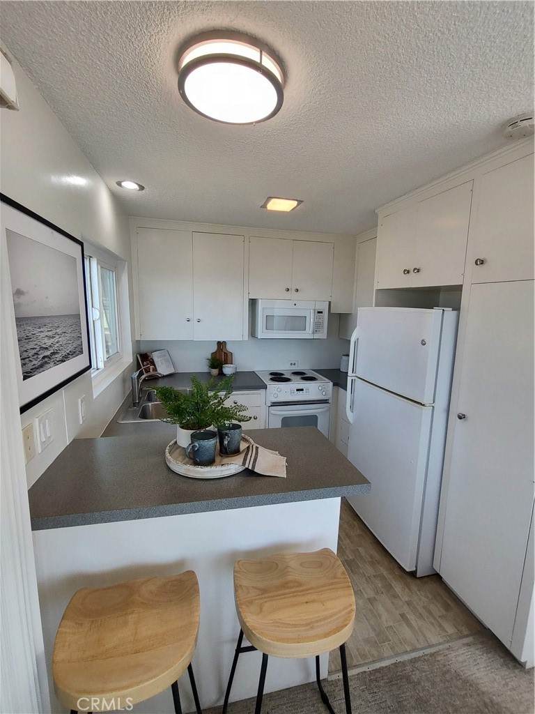 Kitchen - 240 Moss Street 15, Laguna Beach CA 92651 - photo 23