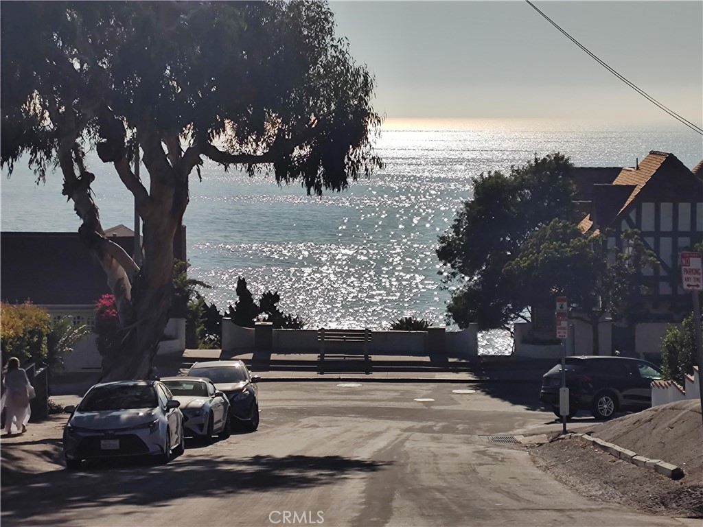 Diamond St leading to Woods Cove Beach just a short walk away - 240 Moss Street 15, Laguna Beach CA 92651 - photo 28