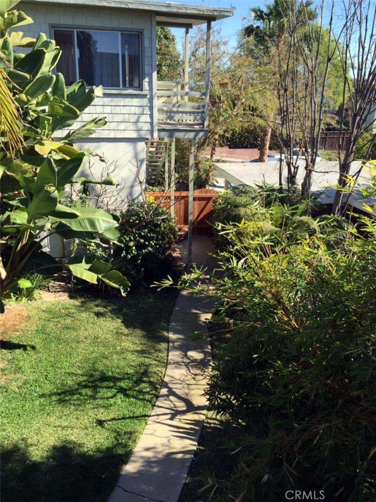 242 Cajon Street, Laguna Beach, California ~ Upstairs apartment with two bedrooms, one bathroom - 242 Cajon Street, Laguna Beach CA 92651 - photo 1