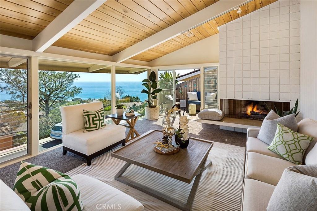 Welcome home to 25 North Vista De La Luna in Three Arch Bay! - 25 N Vista De La Luna, Laguna Beach CA 92651 - photo 1