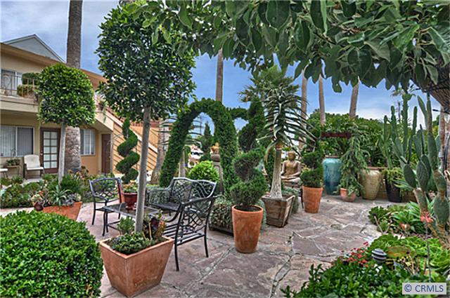 250 CLIFF Drive 10, Laguna Beach CA 92651 - photo 1