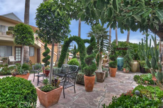 250 CLIFF Drive 11, Laguna Beach CA 92651 - photo 1