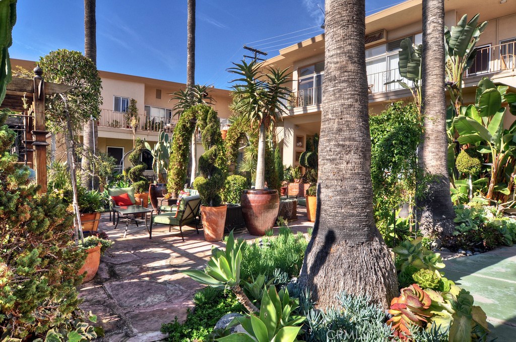 250 Cliff Drive 19, Laguna Beach CA 92651 - photo 1