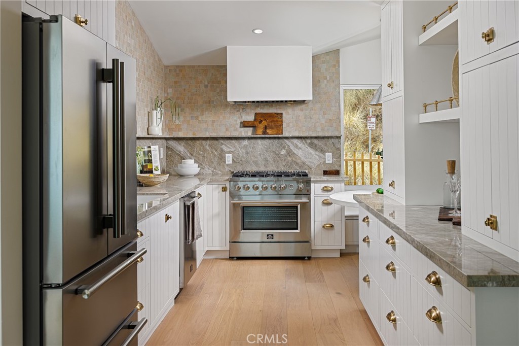Main house: kitchen - 251 Highland, Laguna Beach CA 92651 - photo 3