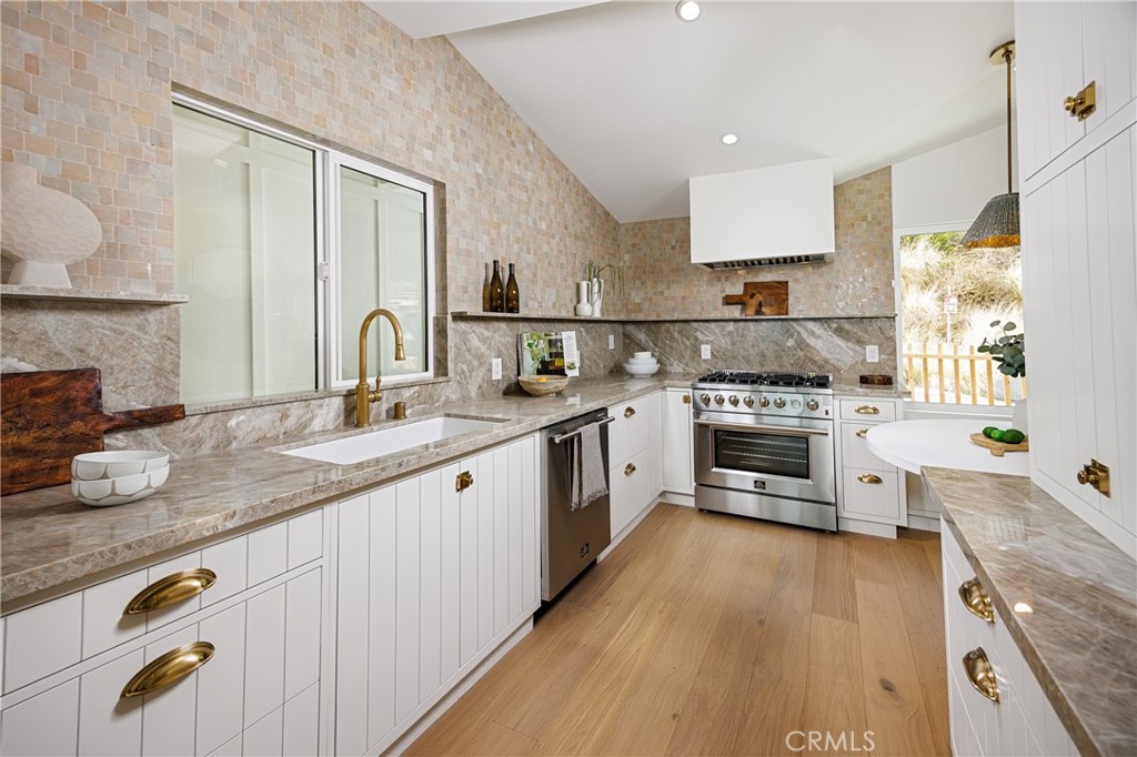 Main house: kitchen - 251 Highland, Laguna Beach CA 92651 - photo 4