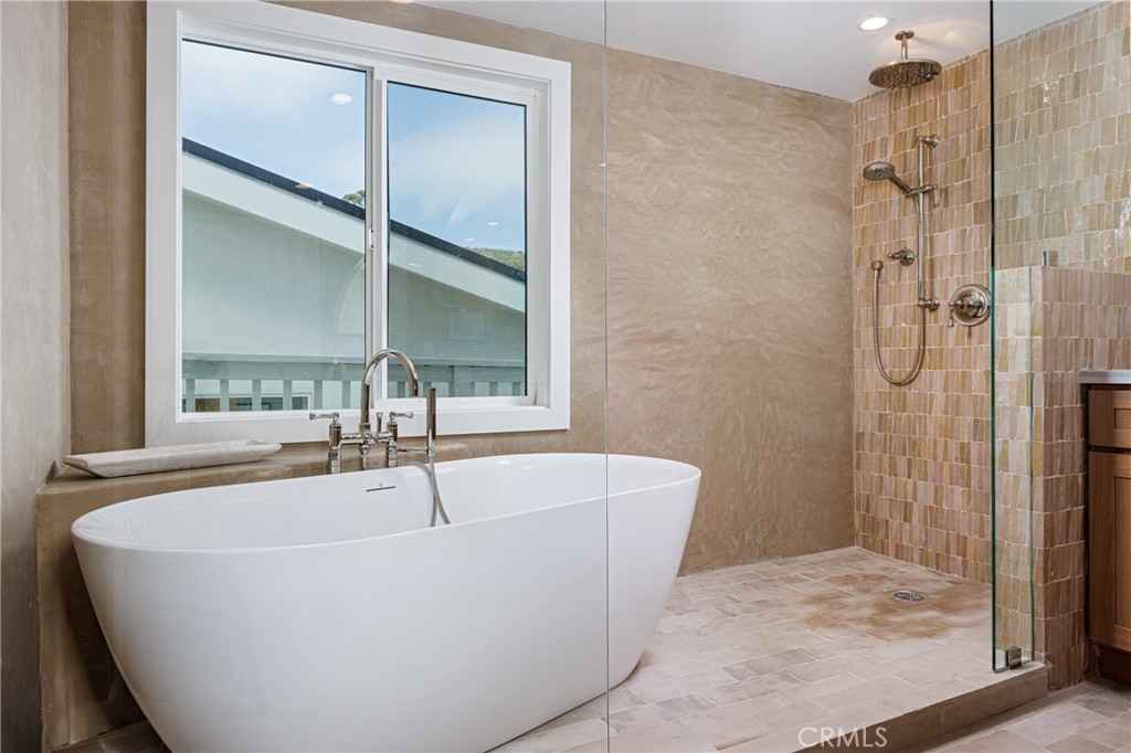 Main house: primary bath - 251 Highland, Laguna Beach CA 92651 - photo 15
