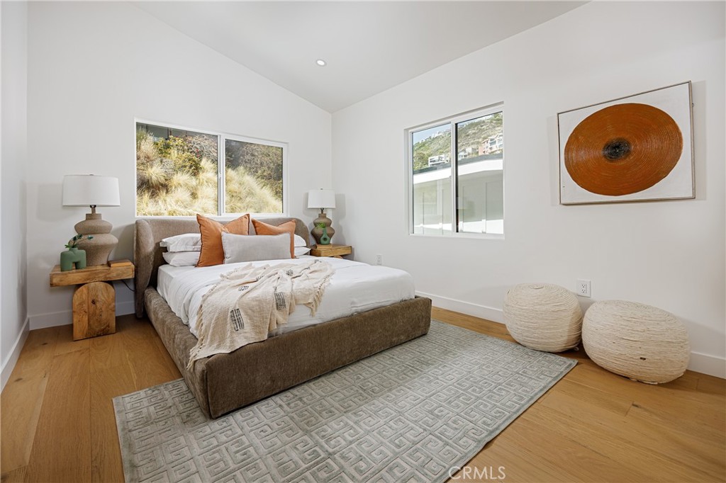 Main house: secondary bedroom #2 (upper level) - 251 Highland, Laguna Beach CA 92651 - photo 19