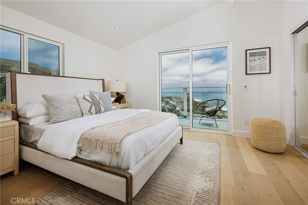 Main house: secondary bedroom # 2 (upper level) - 251 Highland, Laguna Beach CA 92651 - photo 20
