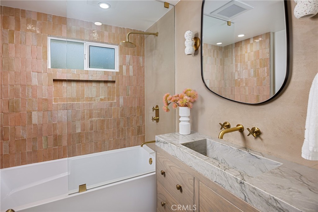 Main house: Jack and Jill bathroom (upper level) - 251 Highland, Laguna Beach CA 92651 - photo 22