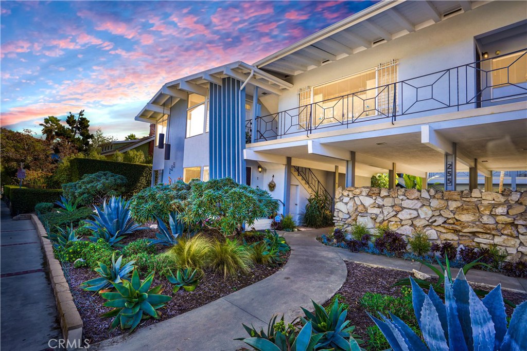 Absolutely gorgeous Laguna Beach home ready for you! - 255 Cypress Drive 8, Laguna Beach CA 92651 - photo 1