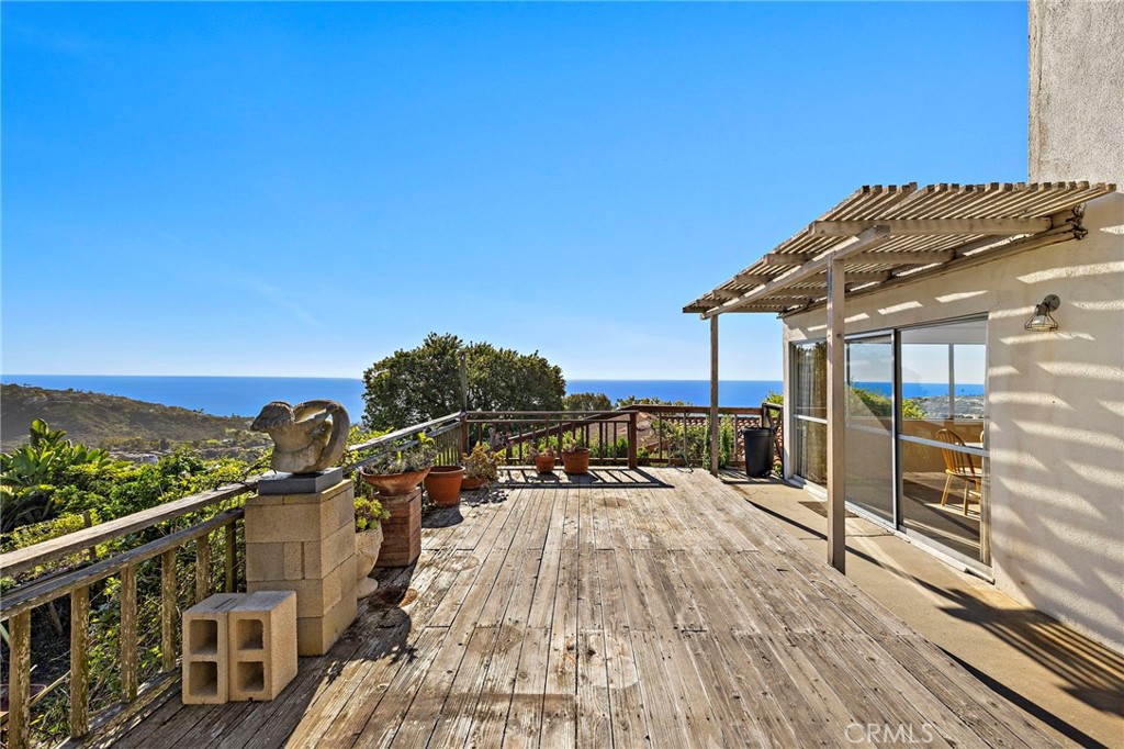 2555 Temple Hills Drive, Laguna Beach CA 92651 - photo 1