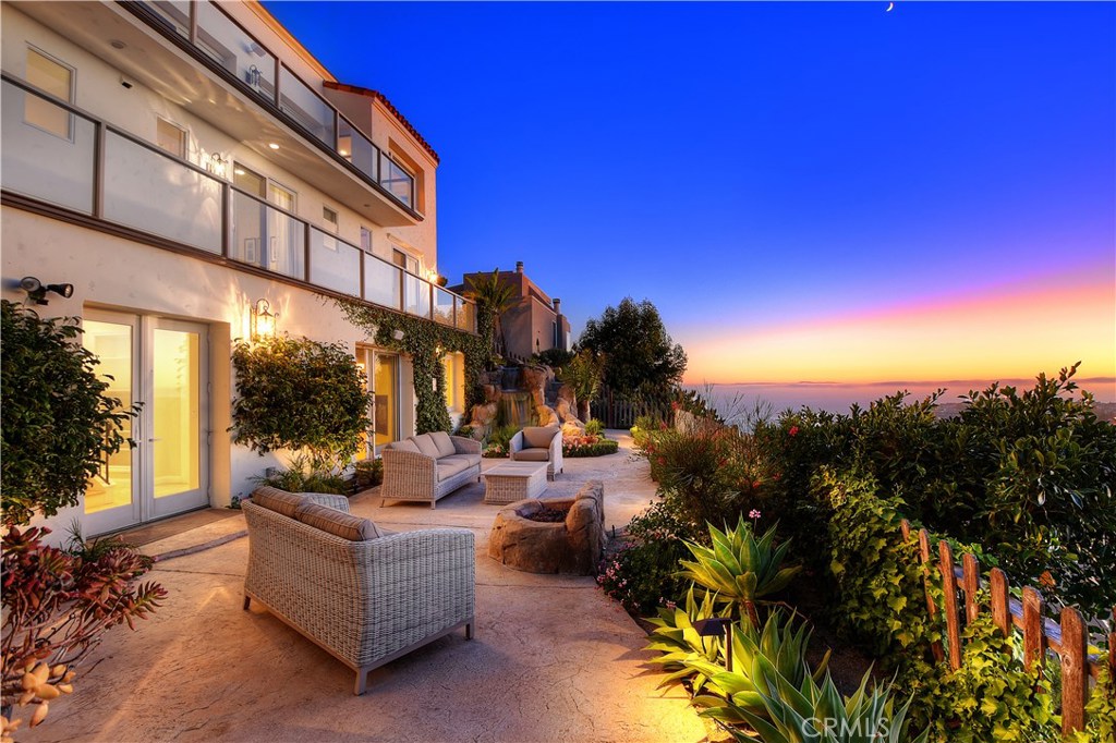2556 Temple Hills Drive, Laguna Beach CA 92651 - photo 1
