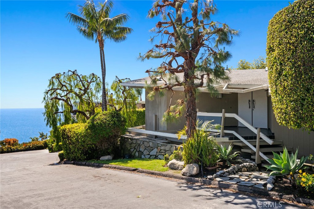 Designed by renowned Laguna Beach architect Chris Abel, this mid-century modern home captures breathtaking Pacific views - 2559 Bonita, Laguna Beach CA 92651 - photo 1