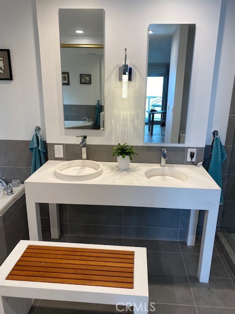 Main bath - 2565 Kilo Way, Laguna Beach CA 92651 - photo 14