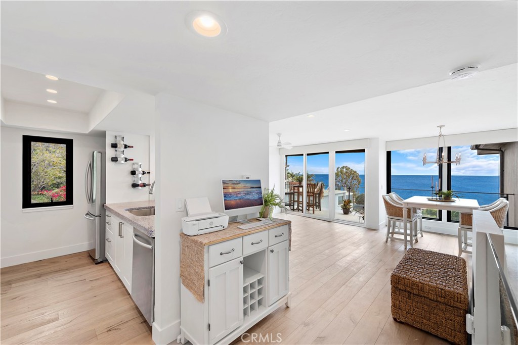 WHAT A JEWEL OF A GREAT ROOM THIS IS! ALL OPEN AND READY FOR FUN AND ENTERTAINING. NOTICE THE NEW WINDOW IN THE KITCHEN - 2572 Solana Way 8, Laguna Beach CA 92651 - photo 1