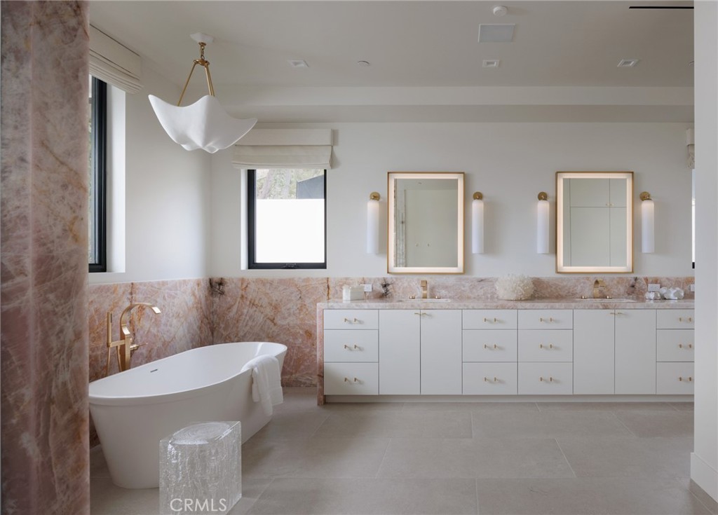 Primary Bathroom - 2595 Altamar, Laguna Beach CA 92651 - photo 28