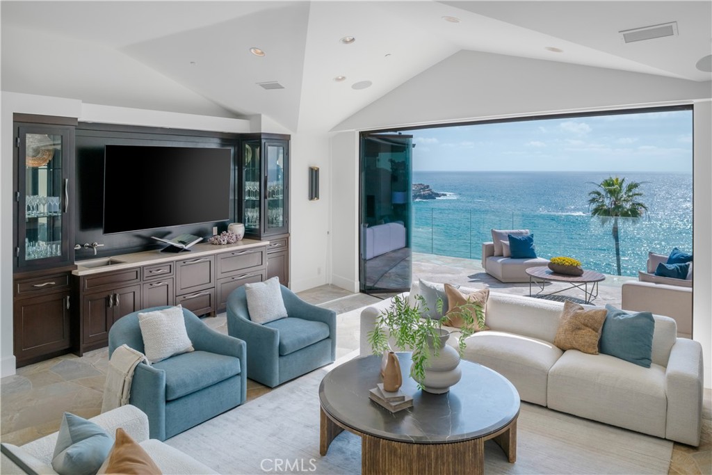 26 S La Senda, Laguna Beach CA 92651 - photo 4