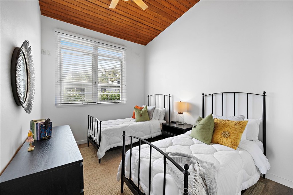 2609 Victoria Drive, Laguna Beach CA 92651 - photo 15