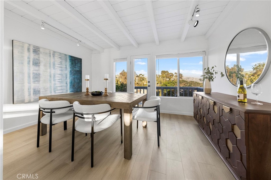 Grandview dinning-room - 263 Grandview Street, Laguna Beach CA 92651 - photo 1