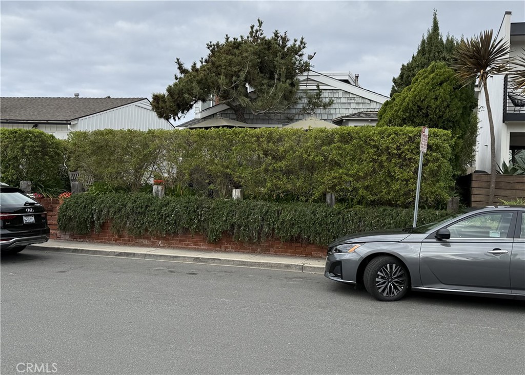 Secluded Front Court yard. - 266 Grandview, Laguna Beach CA 92651 - photo 1