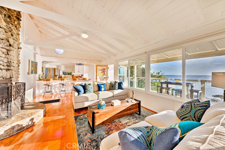 Very Bright and airy Great room - 2660 Pala Way, Laguna Beach CA 92651 - photo 1