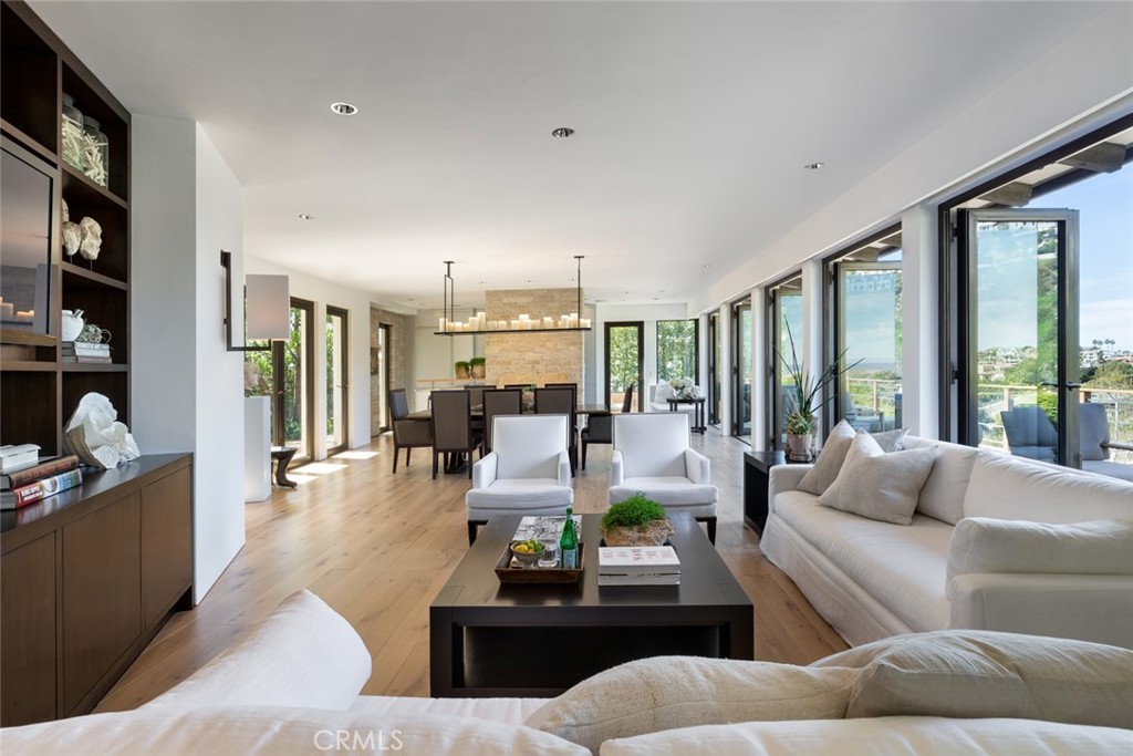 269 Emerald Bay, Laguna Beach CA 92651 - photo 2