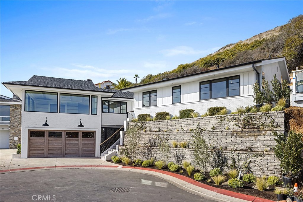 27 N Vista De La Luna, Laguna Beach CA 92651 - photo 1