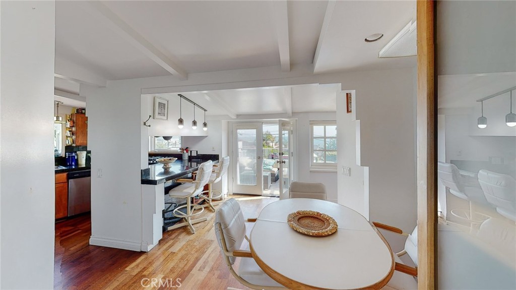 Dining, Breakfast bar, leading to private deck - 274 3 Diamond Street, Laguna Beach CA 92651 - photo 3