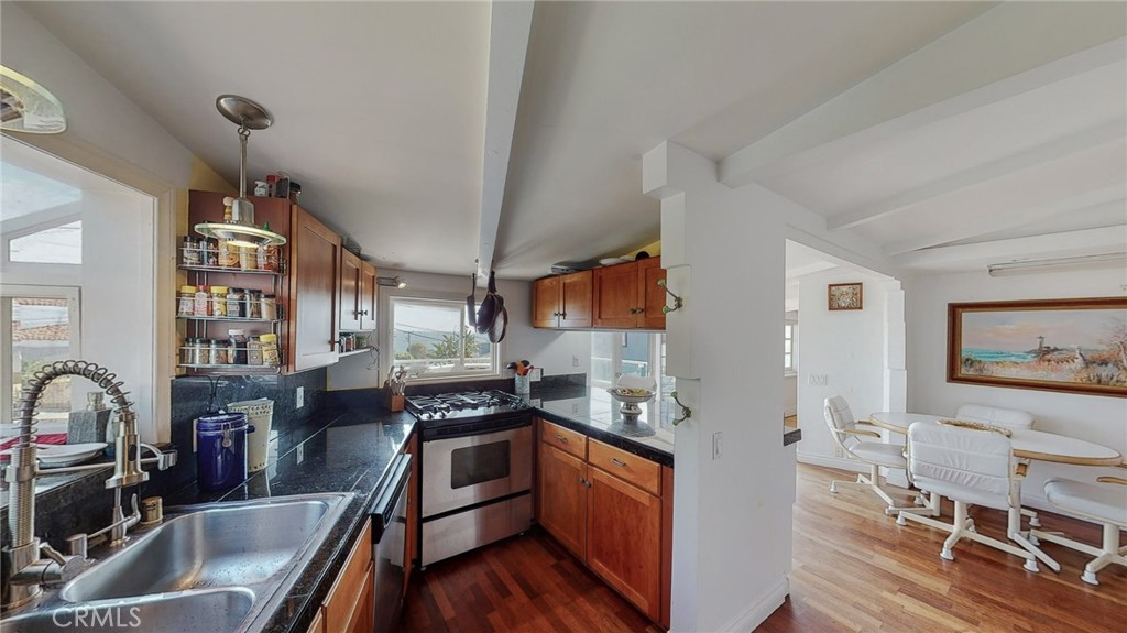 Kitchen (with ocean view from window) - 274 3 Diamond Street, Laguna Beach CA 92651 - photo 4