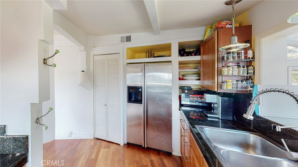 Chef's kitchen - 274 3 Diamond Street, Laguna Beach CA 92651 - photo 5