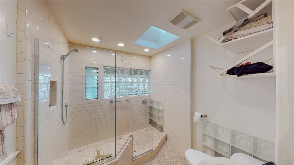 Luxurious shower bath - 274 3 Diamond Street, Laguna Beach CA 92651 - photo 8