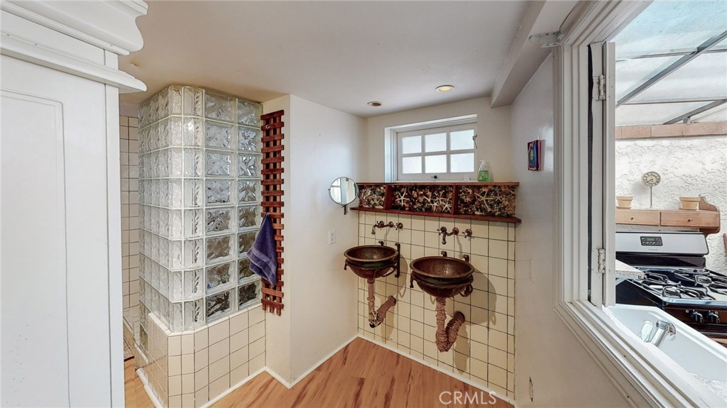 Luxurious bathoom - 274 Diamond Street 1, Laguna Beach CA 92651 - photo 4