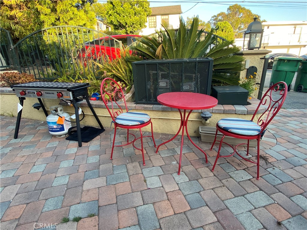 Outdoor dining - 274 Diamond Street 1, Laguna Beach CA 92651 - photo 20