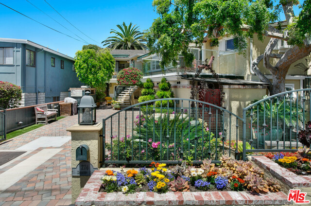 Woods Cove Retreat - 274 DIAMOND Street, Laguna Beach CA 92651 - photo 1
