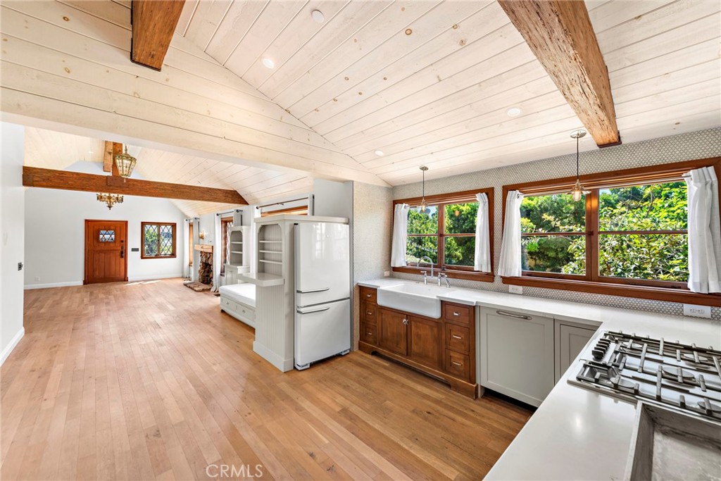 274 Wave Street, Laguna Beach CA 92651 - photo 10