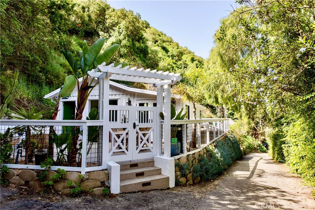 275 Woodland Drive, Laguna Beach CA 92651 - photo 2