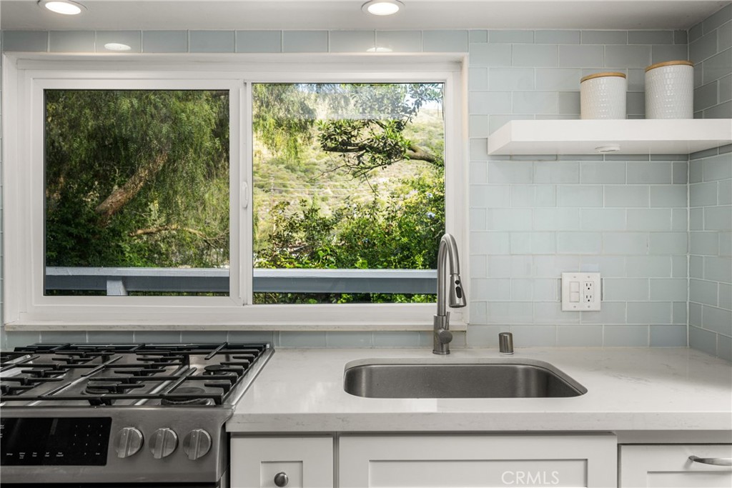 275 Woodland Drive, Laguna Beach CA 92651 - photo 18