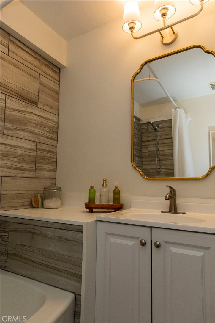 Main Bathroom with Tub and Shower - 275 Woodland, Laguna Beach CA 92651 - photo 14