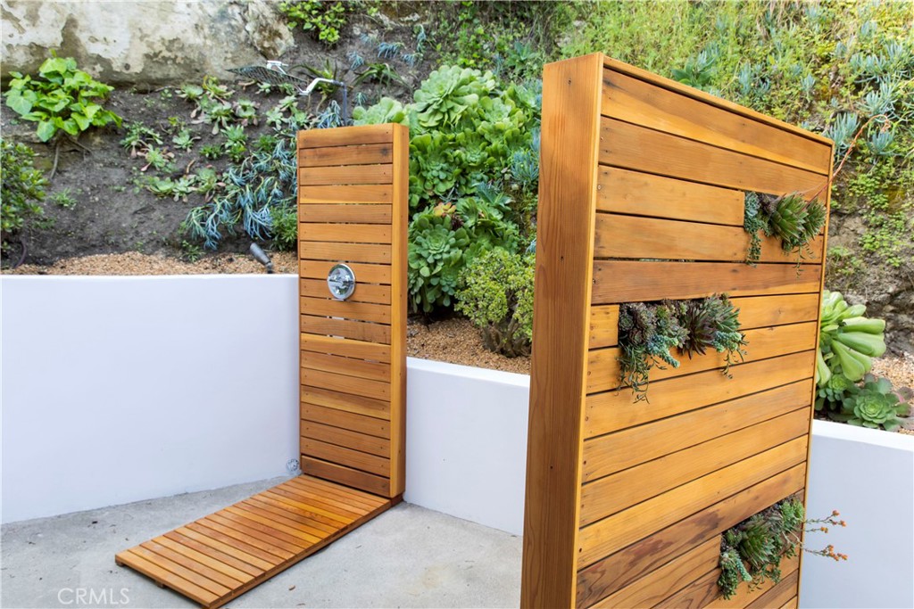 Outdoor Shower - 275 Woodland, Laguna Beach CA 92651 - photo 25