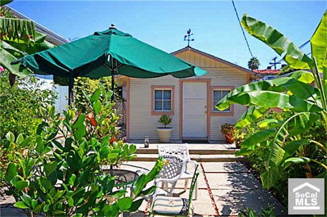 Private enclosed front yard. This is 277 Bluebird - 277 BLUEBIRD CANYON Drive, Laguna Beach CA 92651 - photo 1