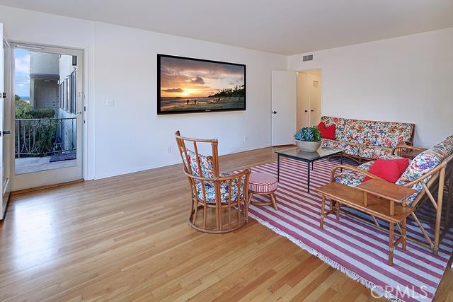 Spacious Living Room with original Oak Hardwood Flooring - 278 Jasmine Street 1, Laguna Beach CA 92651 - photo 1