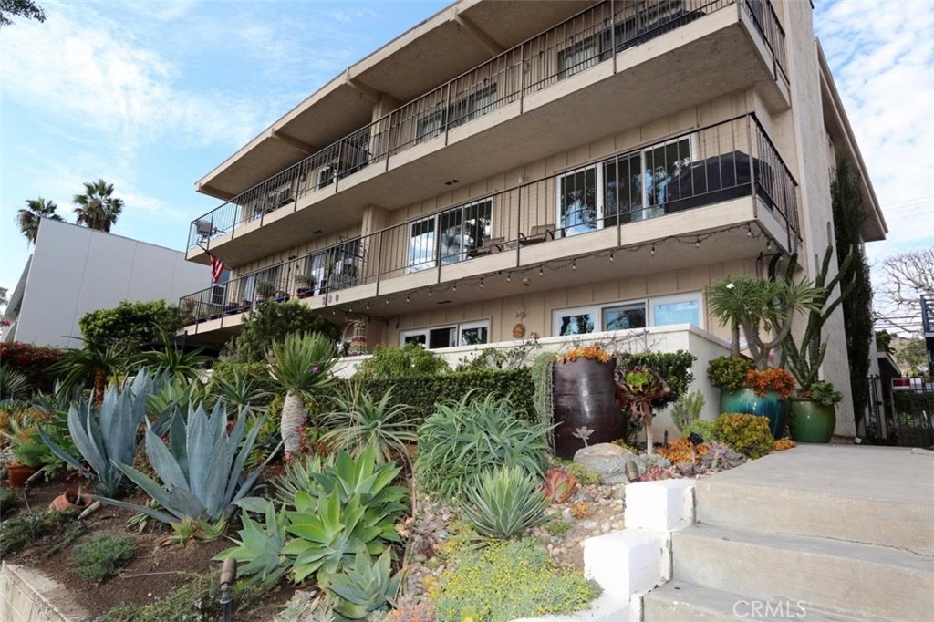 280 Cliff Drive 5, Laguna Beach CA 92651 - photo 1