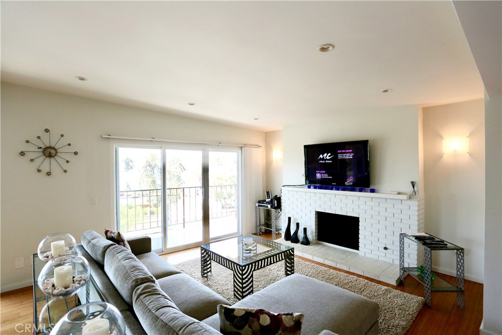 280 Cliff Drive 5, Laguna Beach CA 92651 - photo 1
