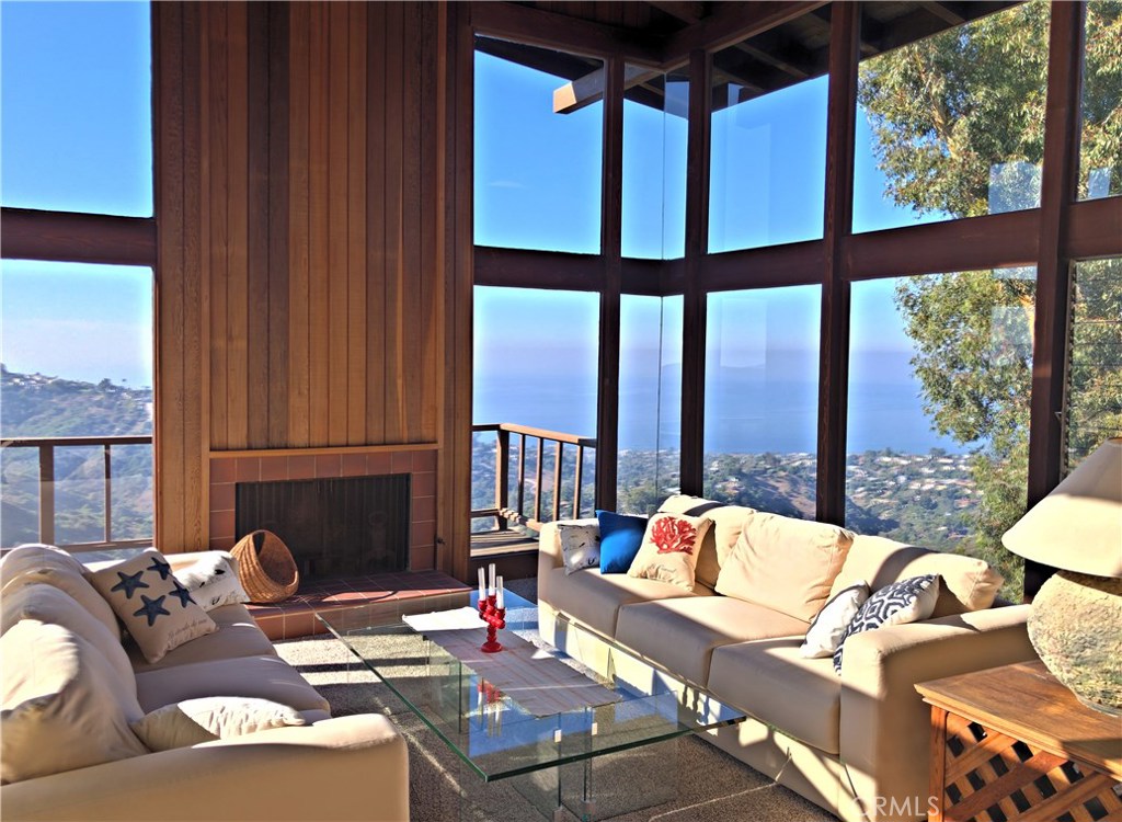 Livingroom view - 2825 Bernard Court, Laguna Beach CA 92651 - photo 1