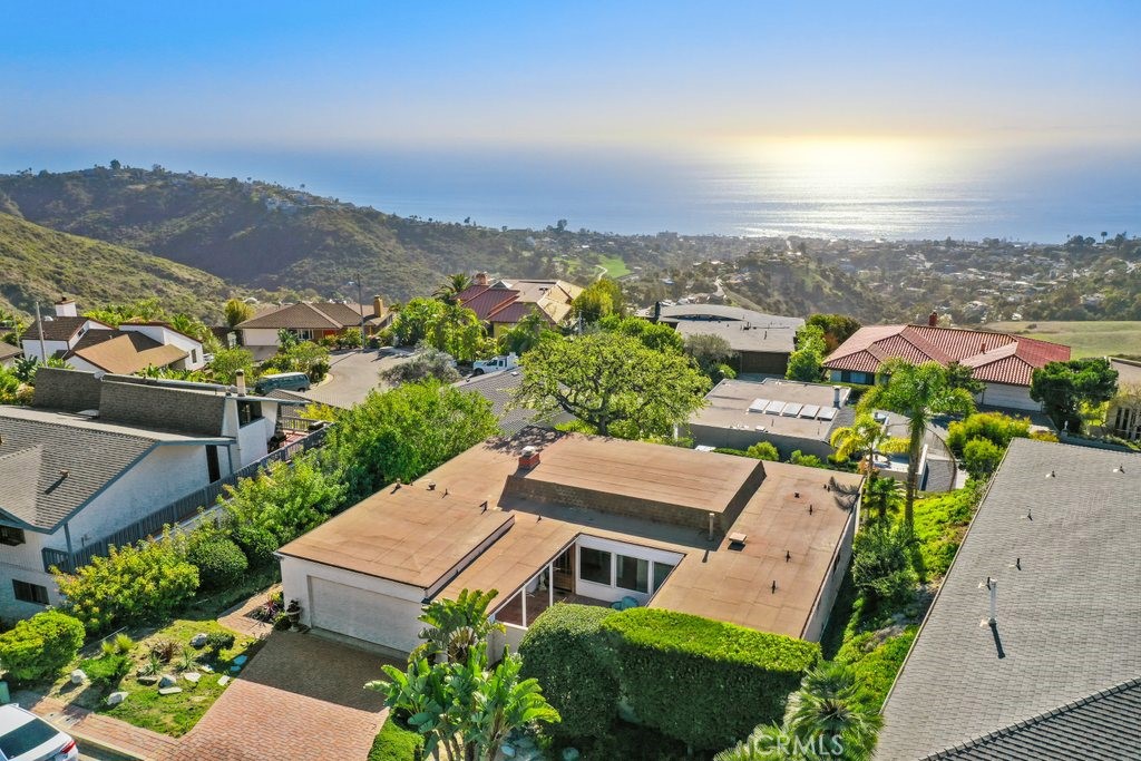 2843 Chateau Way, Laguna Beach CA 92651 - photo 1