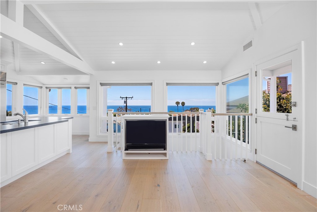 285 Chiquita Street, Laguna Beach CA 92651 - photo 1