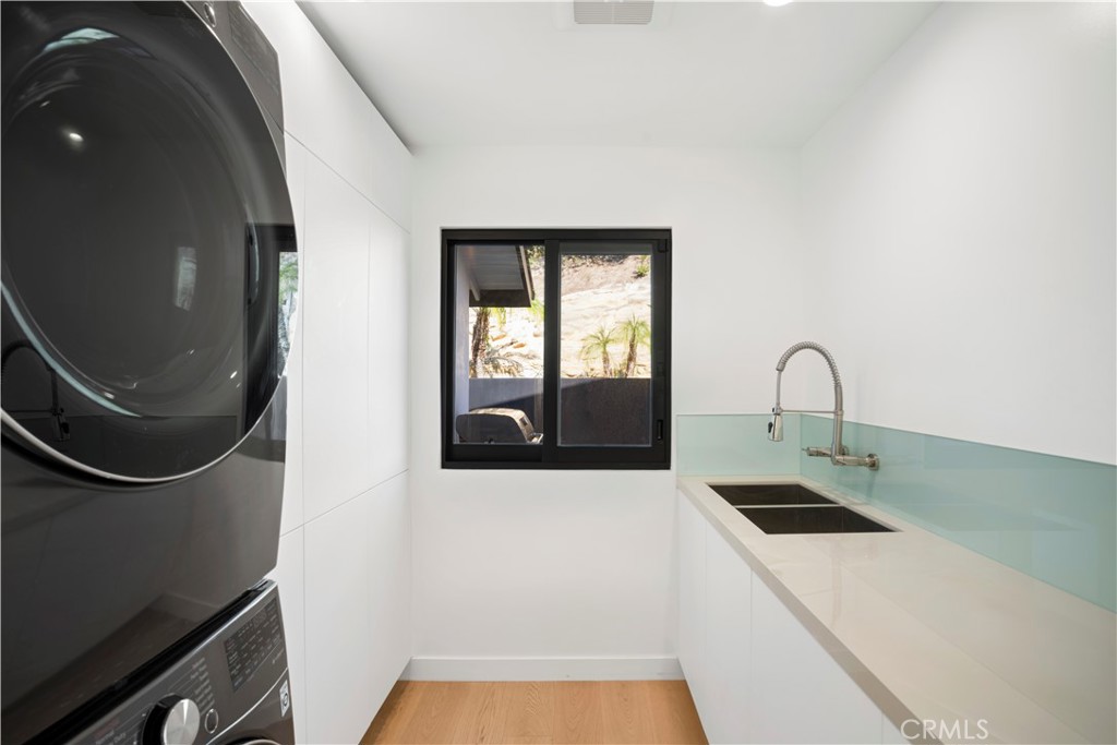 Separate laundry room in the property - 2880 Zell, Laguna Beach CA 92651 - photo 17