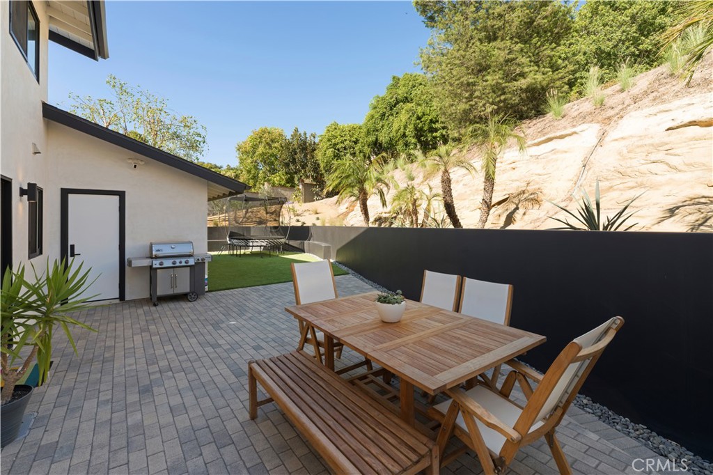 Outdoor dinning in the rear yard - 2880 Zell, Laguna Beach CA 92651 - photo 18
