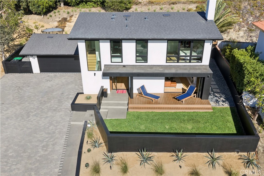 Grass in the front and rear yards - 2880 Zell, Laguna Beach CA 92651 - photo 22
